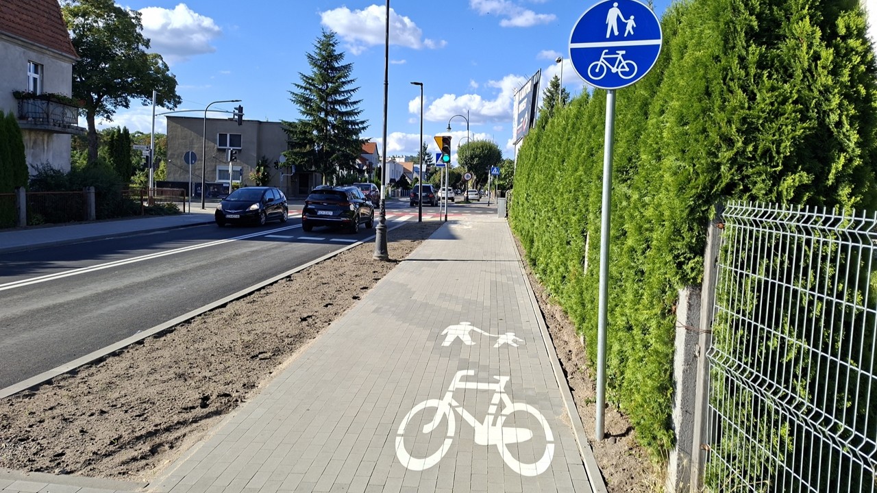 Zdjęcia ze zmodernizowanej ul. Drzymały autorstwa rowerzysty Wojciecha Czapiewskiego